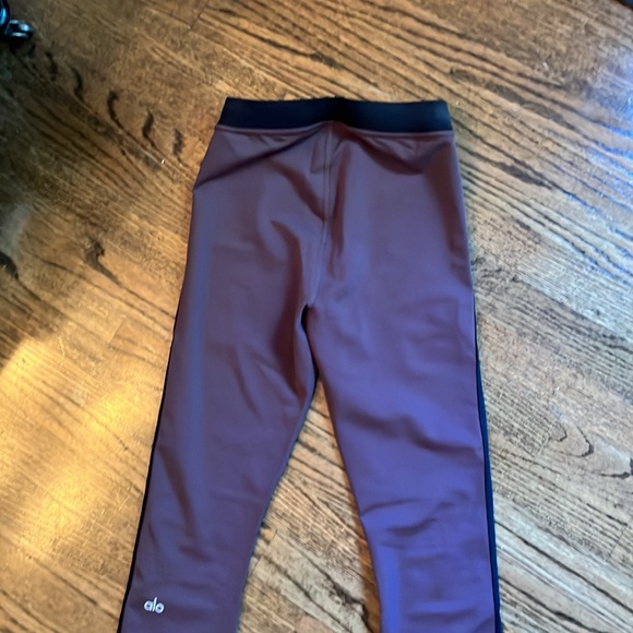 NWT-Alo Raisin and black striped leggings - Picture 5 of 5